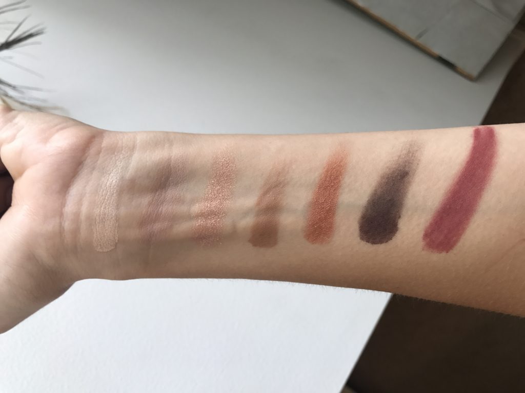 swatches of the marc jacobs eye conic eye shadow palette scandalust